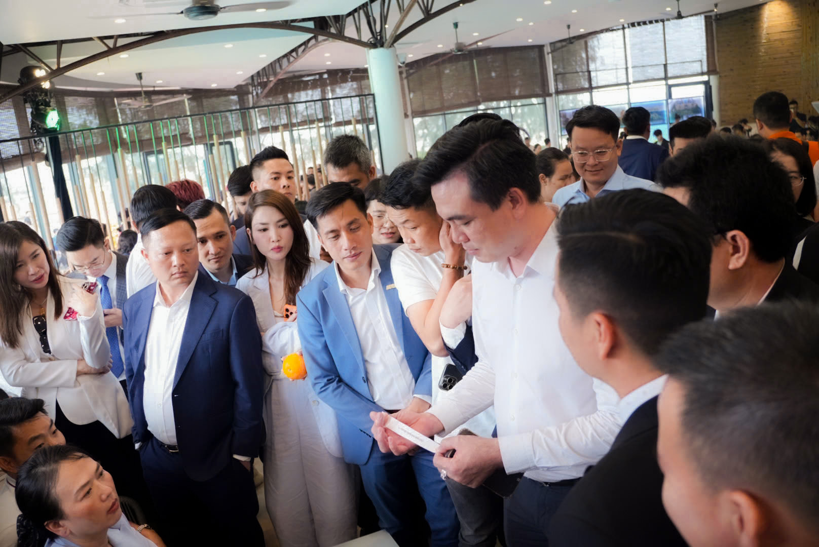 sale-gallery-vinhomes-green-paradise-nguoi